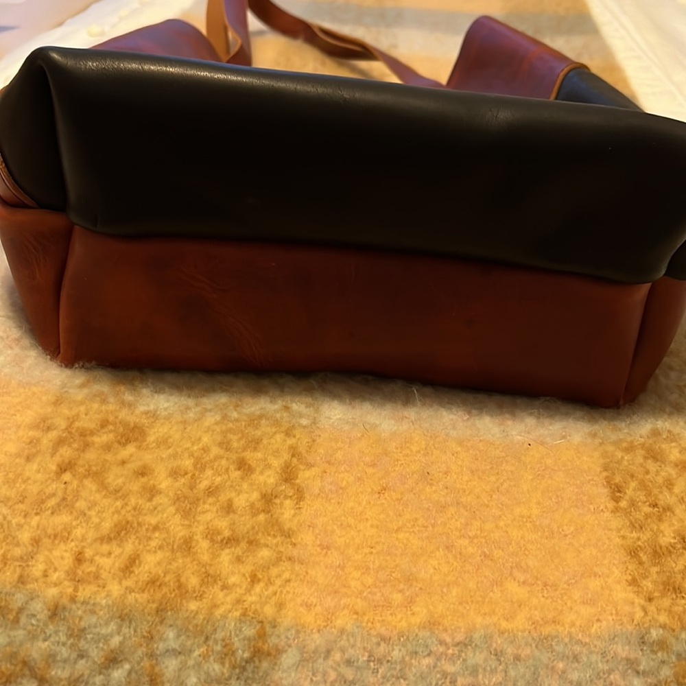 The Sassy Sparrow "Vienna" Leather Tote - Picture 13 of 16